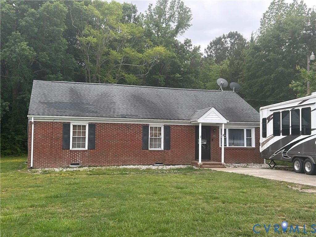 449 W Colonial Trail , Dendron, VA 23839 Main Photo