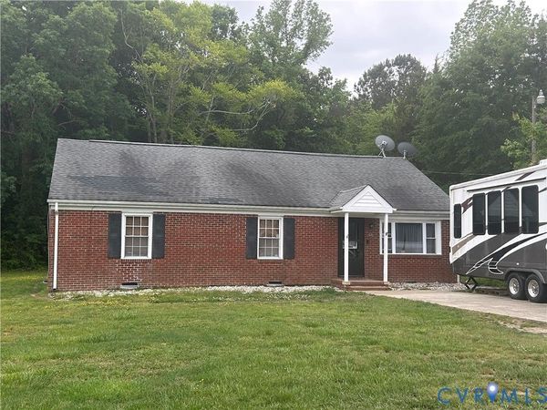 449 W Colonial Trail , Dendron, VA 23839