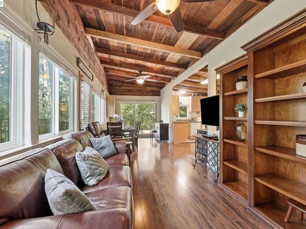 11700 Oak Rd, Forestville, CA 95436