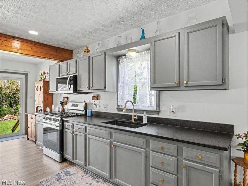 703 Annapolis Avenue , Akron, OH 44310 Photo 2