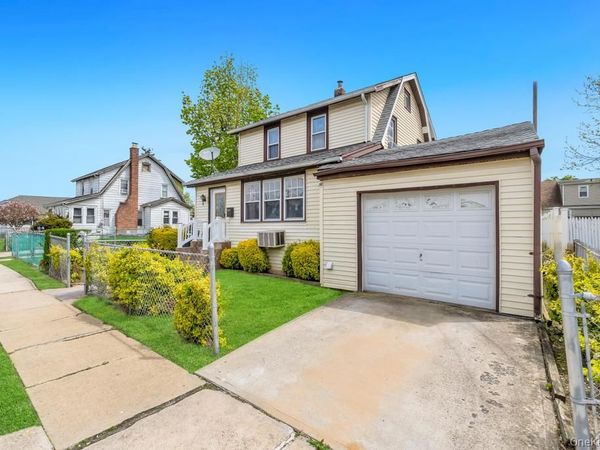 20 Ronald Place, Roosevelt, NY 11575