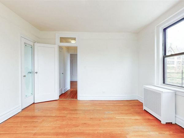 72-34 Austin St, Unit D3, Forest Hills, NY 11375