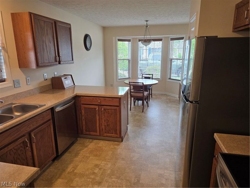 136 Haydens Arbor , Elyria, OH 44035 Photo 3