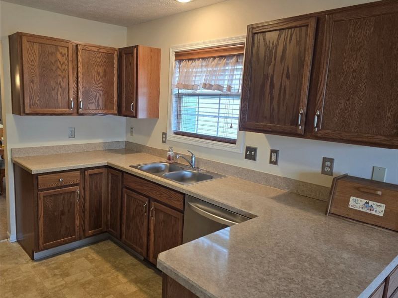 136 Haydens Arbor , Elyria, OH 44035 Photo 4