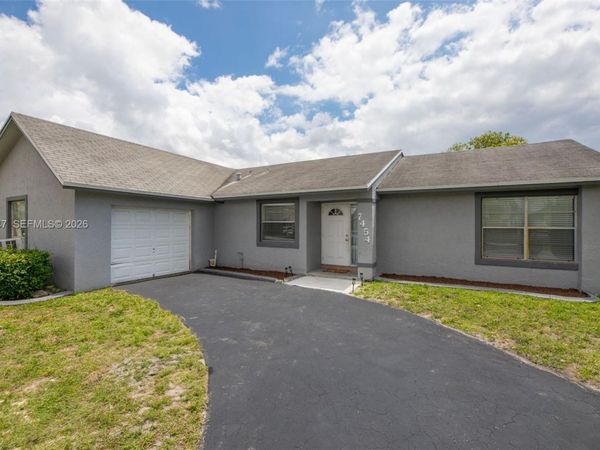 7454 NW 48th Pl , Lauderhill, FL 33319