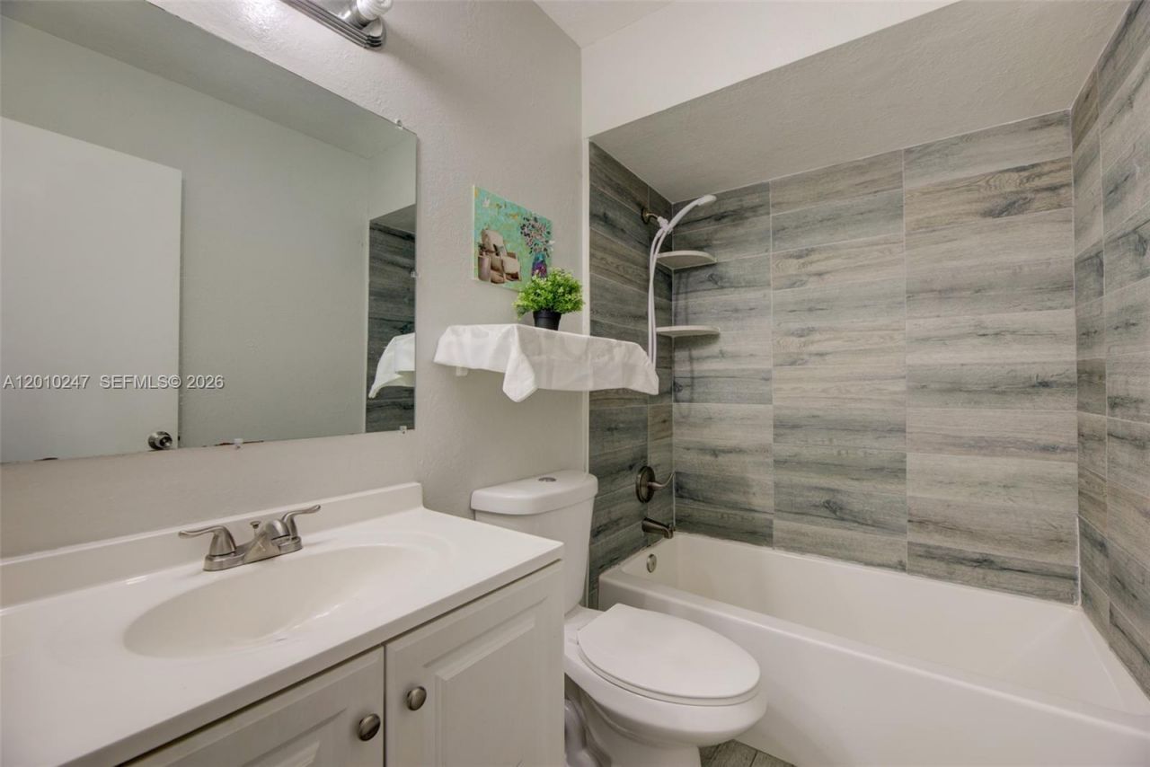 7454 NW 48th Pl , Lauderhill, FL 33319 Photo