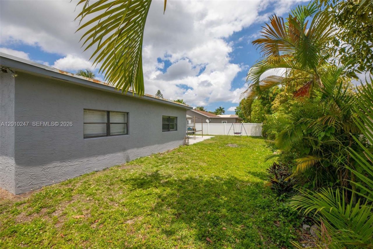 7454 NW 48th Pl , Lauderhill, FL 33319 Photo