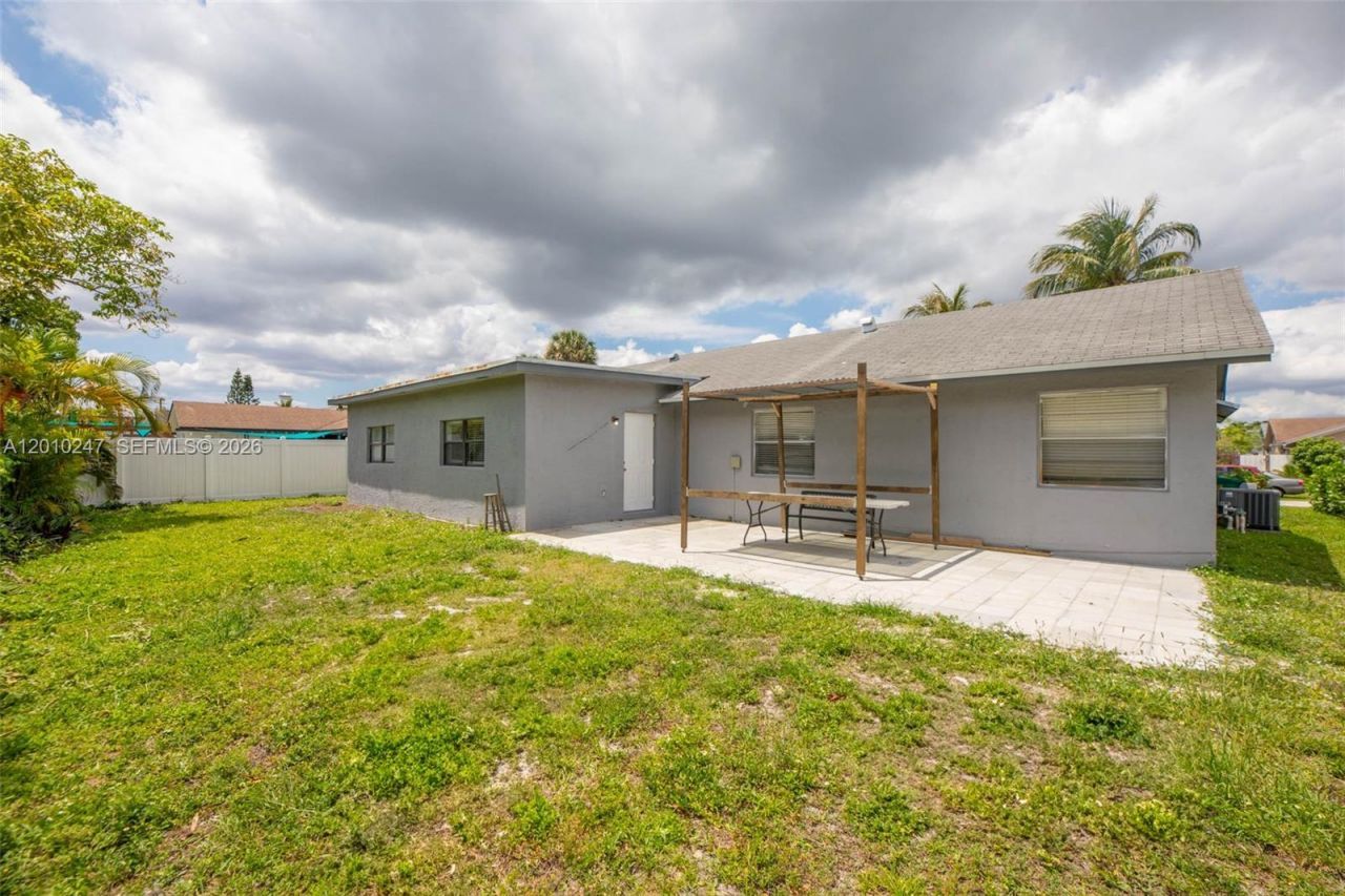 7454 NW 48th Pl , Lauderhill, FL 33319 Photo