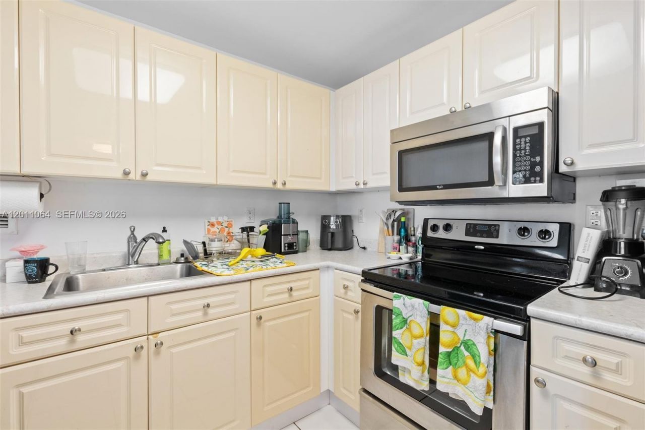 2301 Collins Ave , Unit 504, Miami Beach, FL 33139 Photo