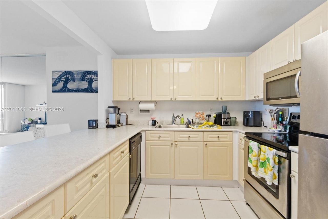 2301 Collins Ave , Unit 504, Miami Beach, FL 33139 Photo