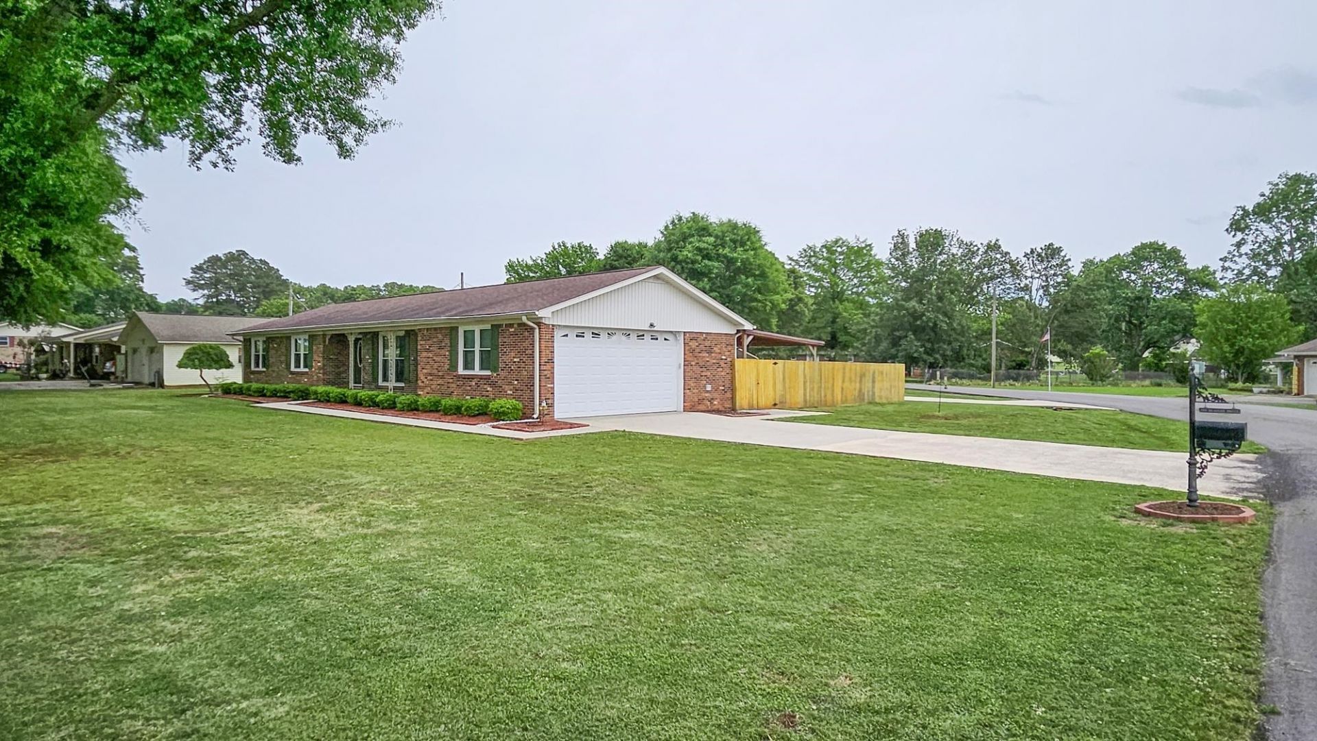 130 Bradley Dr, Russellville, AL 35654 Main Photo