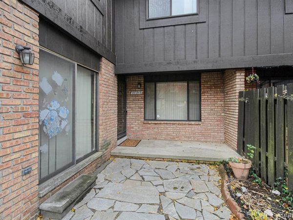 37313 Clubhouse Drive, Sterling Heights, MI 48312