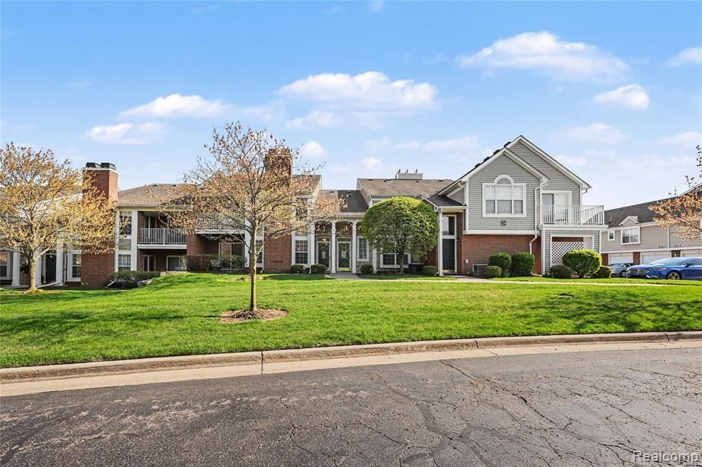4578 Berkshire Drive, Sterling Heights, MI 48314 Main Photo