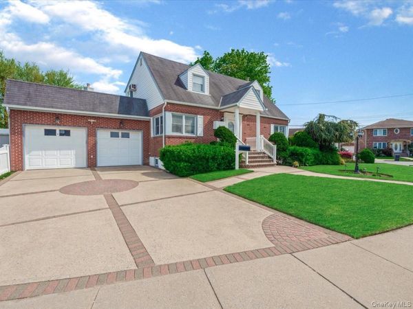 2 Tottenham Place, Unit 1FL, New Hyde Park, NY 11040