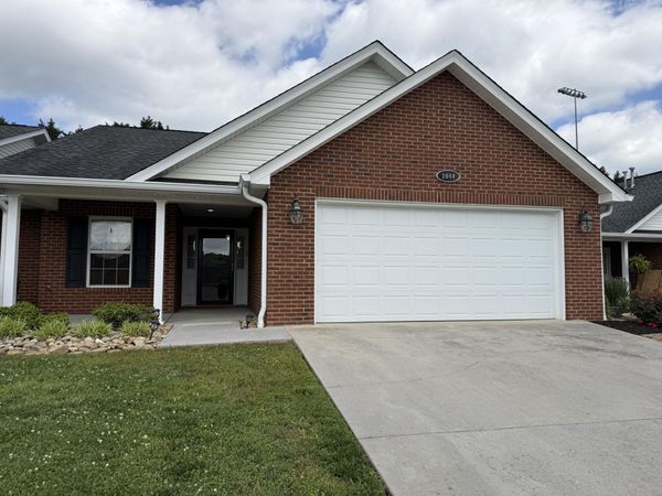 1044 Patriots Landing Drive, Dandridge, TN 37725