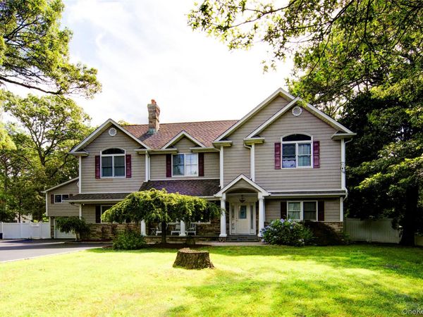 97 Chestnut Street, Mount Sinai, NY 11766
