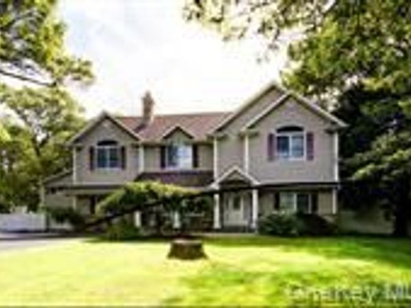 97 Chestnut Street, Mount Sinai, NY 11766
