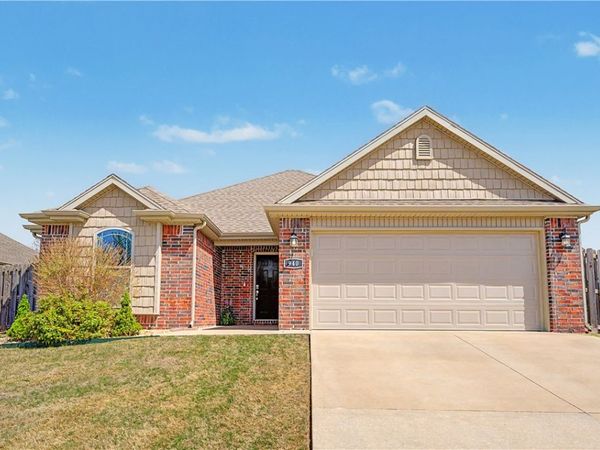 940 Silverthorn Drive , Centerton, AR 72719