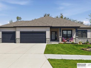 20878 Camelback Avenue, Gretna, NE 68028