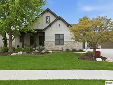 21993 Brookside Avenue , Elkhorn, NE 68022