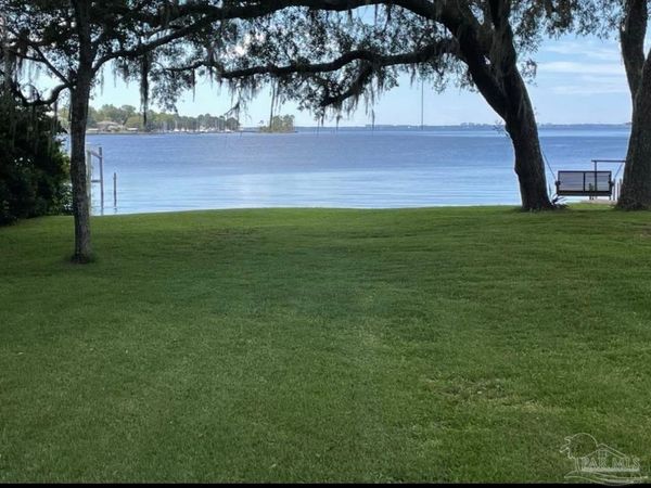 4156 Beach Dr, Niceville, FL 32578