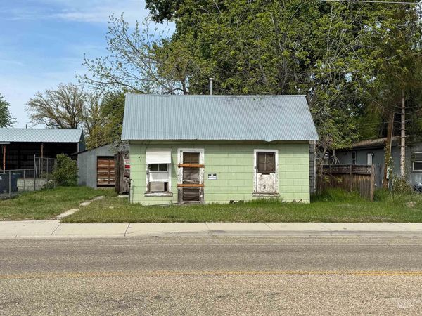 214 S Middleton Rd, Middleton, ID 83644