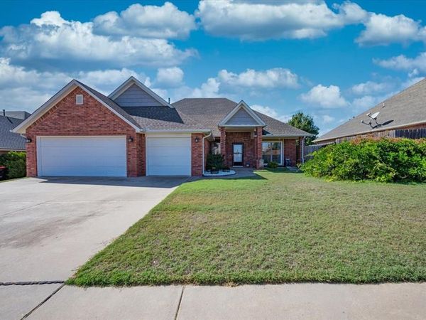 3833 DOVE Avenue, Harrah, OK 73045