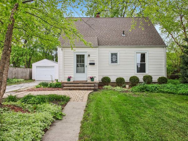 1206 Sycamore Street , Crown Point, IN 46307
