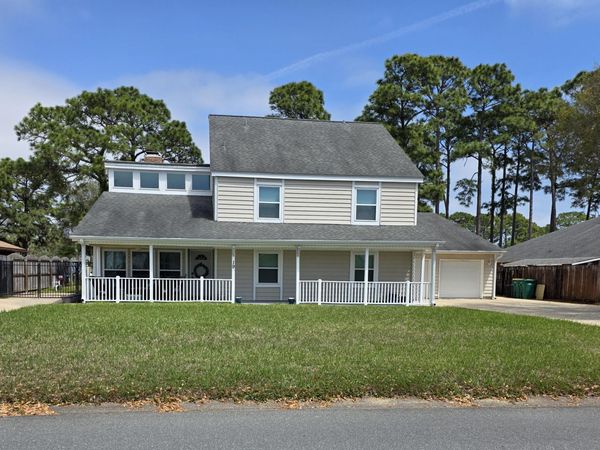 19 Lake Lorraine Circle, Shalimar, FL 32579