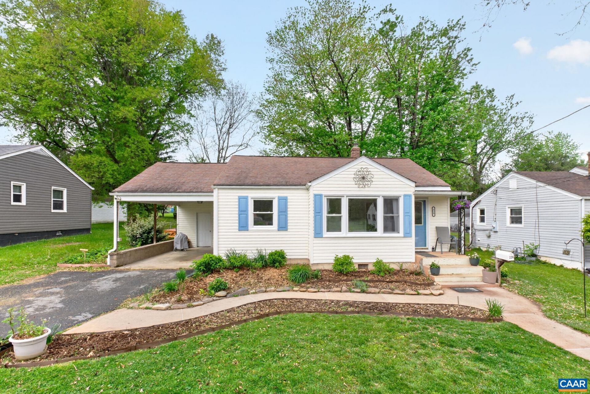 228 River Rd, Waynesboro, VA 22980 Main Photo