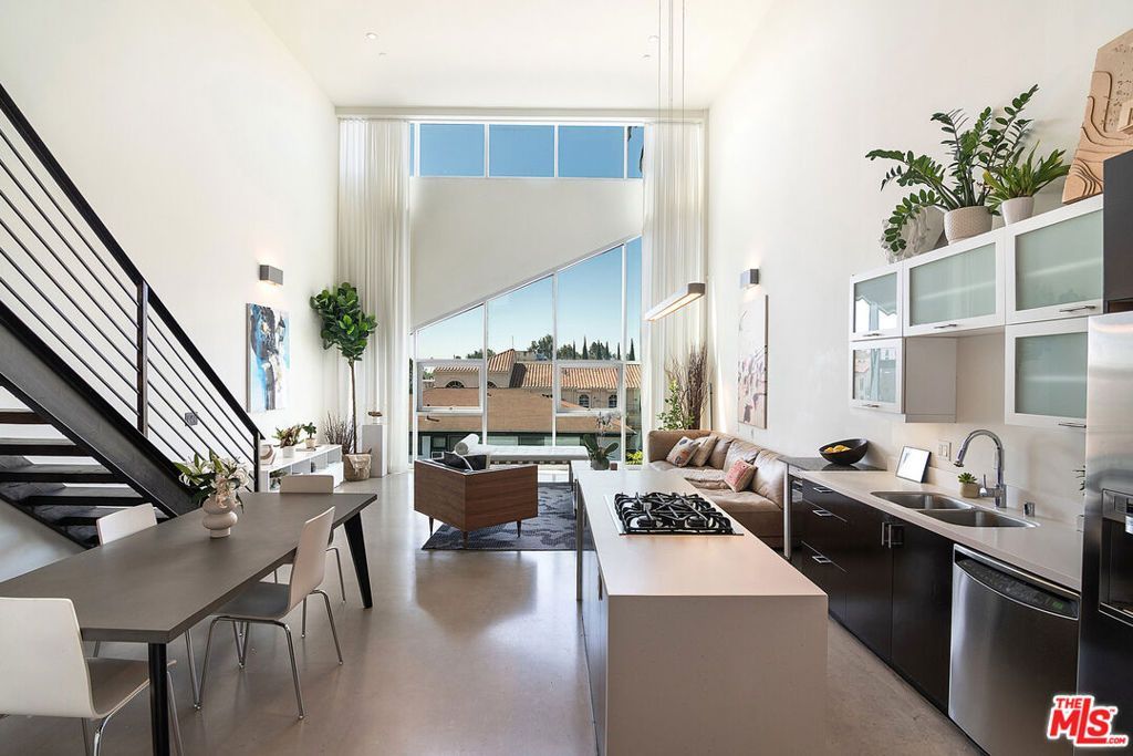 803 Wilcox Avenue, Unit 11, Los Angeles, CA 90038 Main Photo