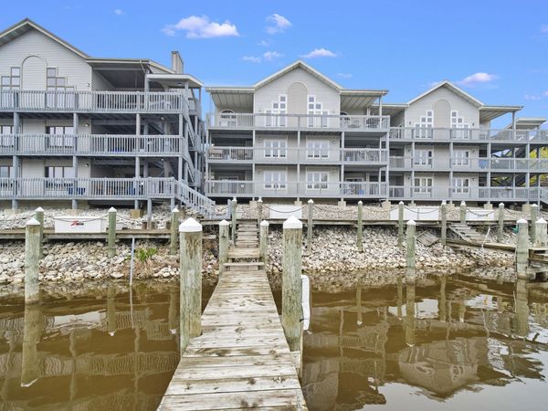 315 5th Avenue, Unit 17, Manistee, MI 49660