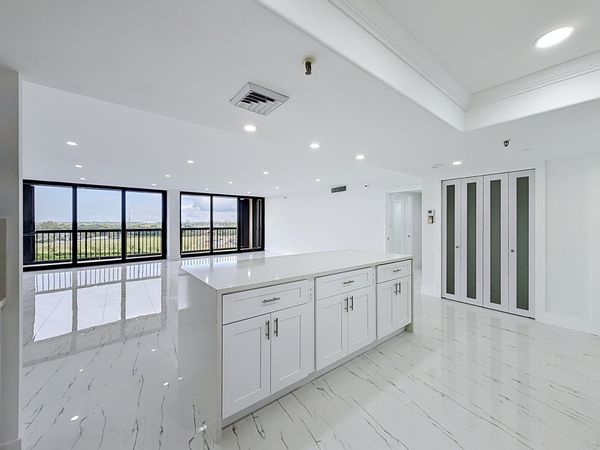 2480 Presidential Way, Unit 902, West Palm Beach, FL 33401