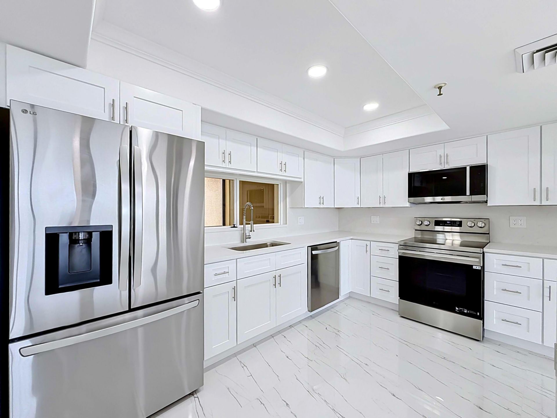 2480 Presidential Way, Unit 902, West Palm Beach, FL 33401 Photo