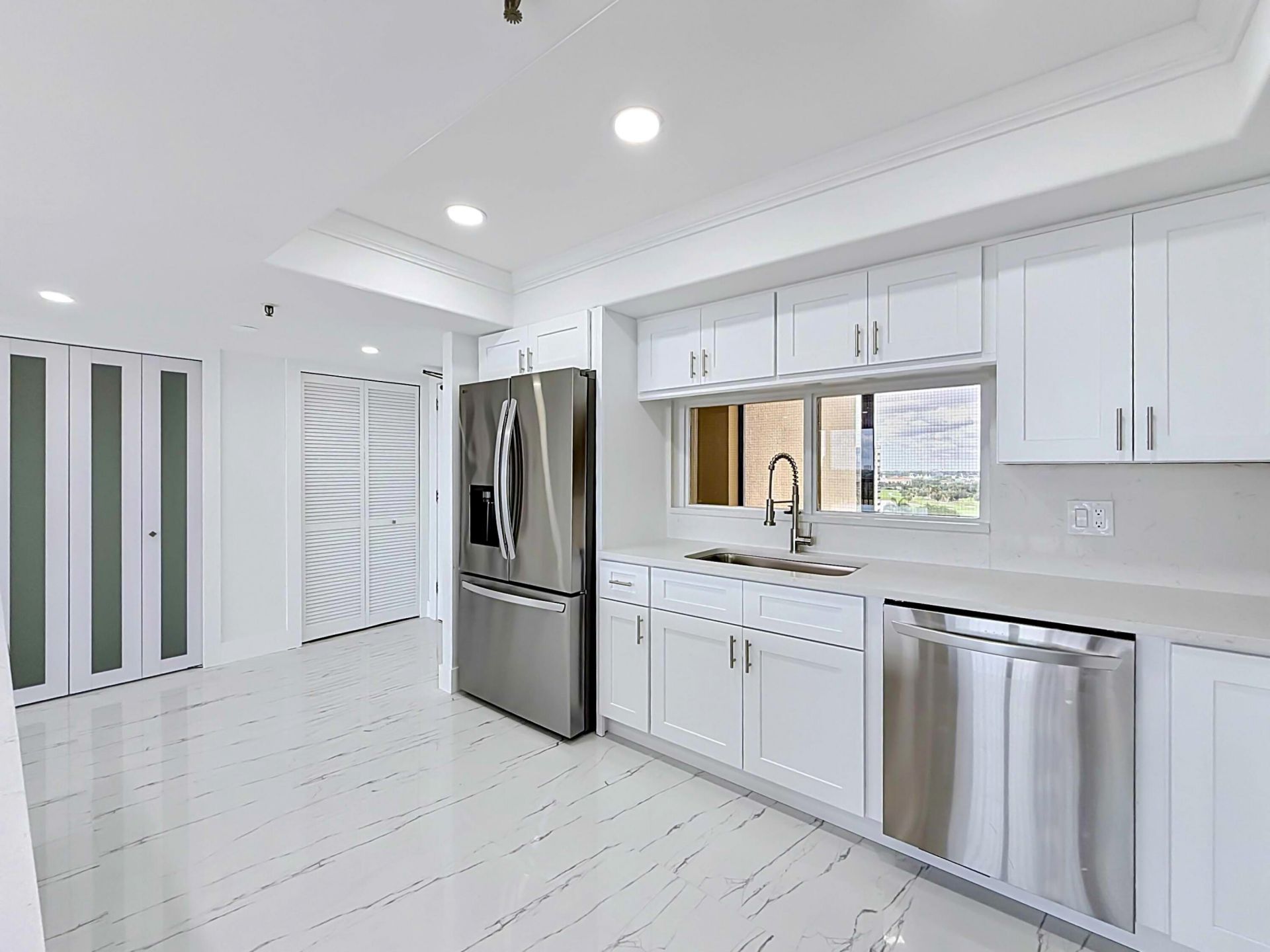 2480 Presidential Way, Unit 902, West Palm Beach, FL 33401 Photo
