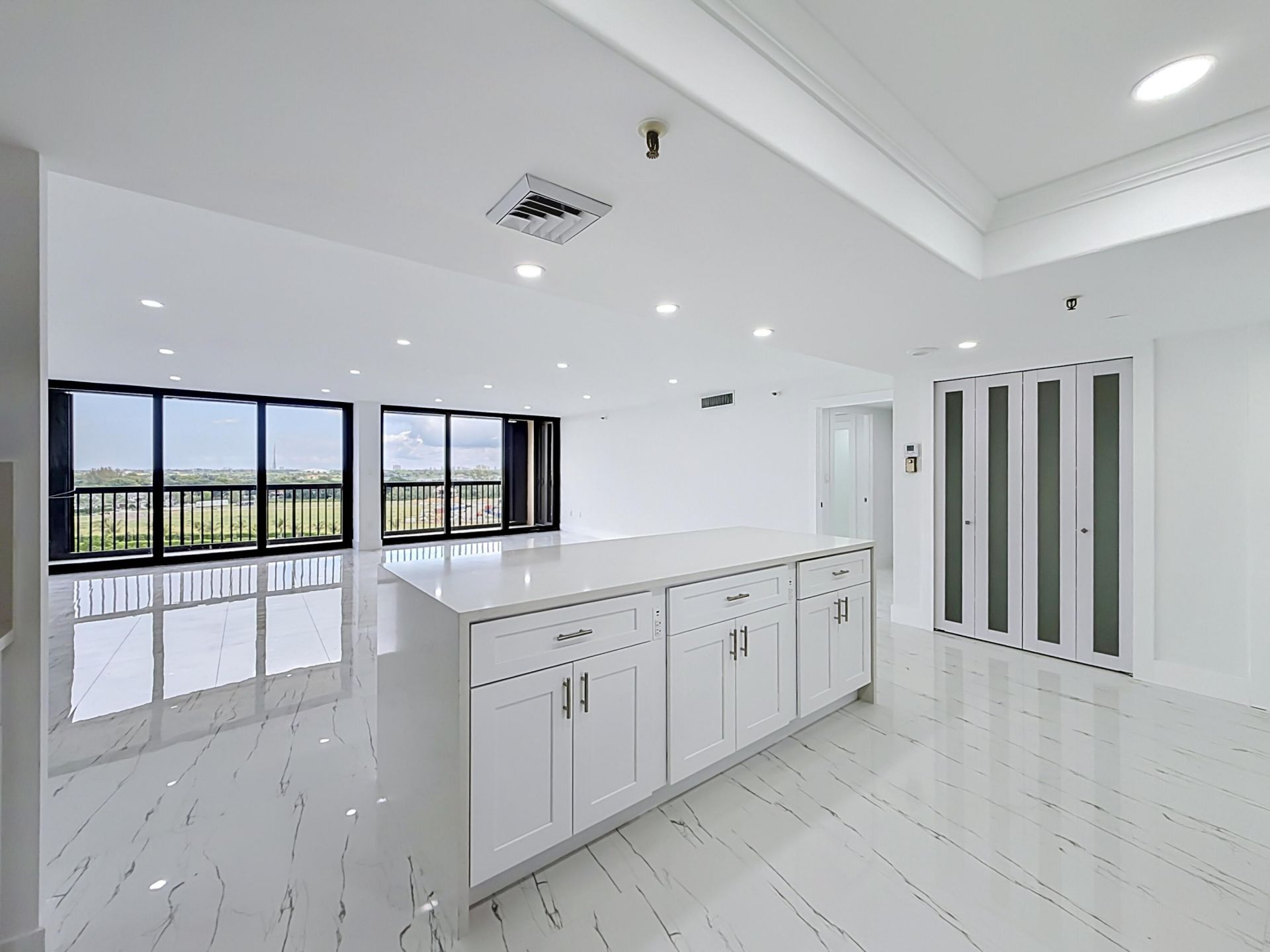 2480 Presidential Way, Unit 902, West Palm Beach, FL 33401 Photo