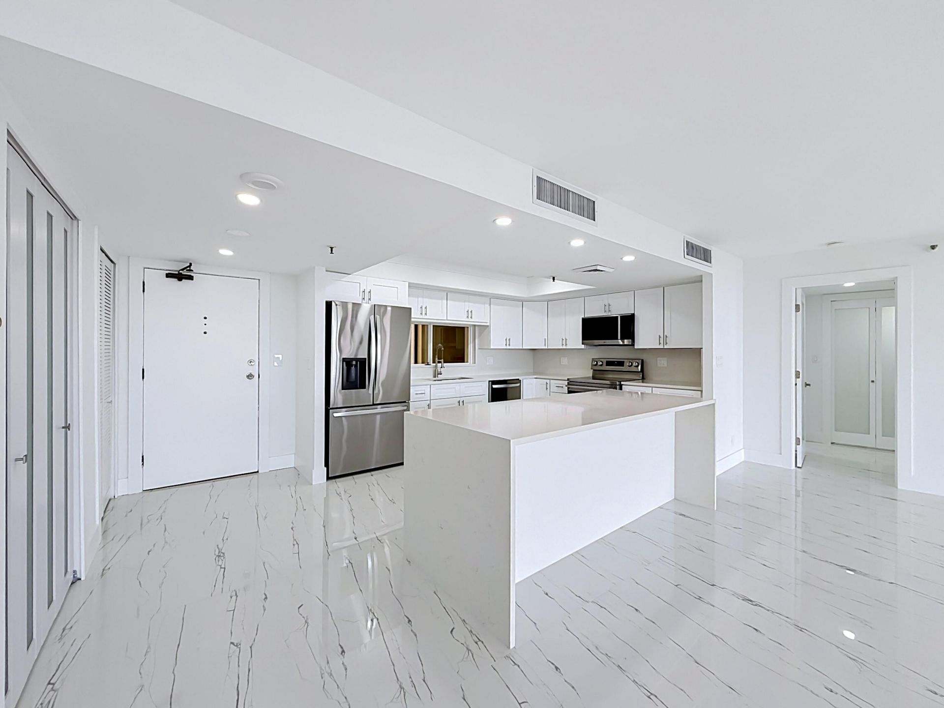 2480 Presidential Way, Unit 902, West Palm Beach, FL 33401 Photo