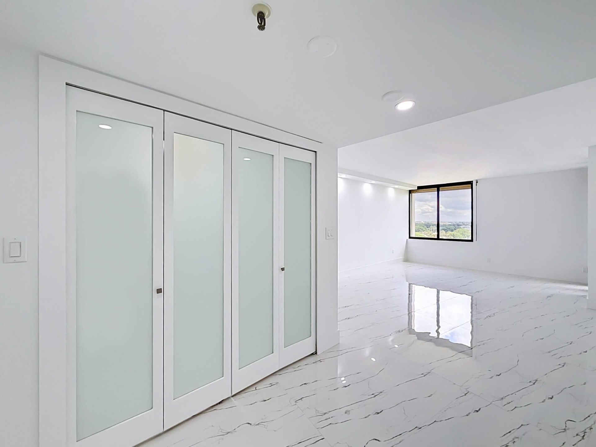 2480 Presidential Way, Unit 902, West Palm Beach, FL 33401 Photo