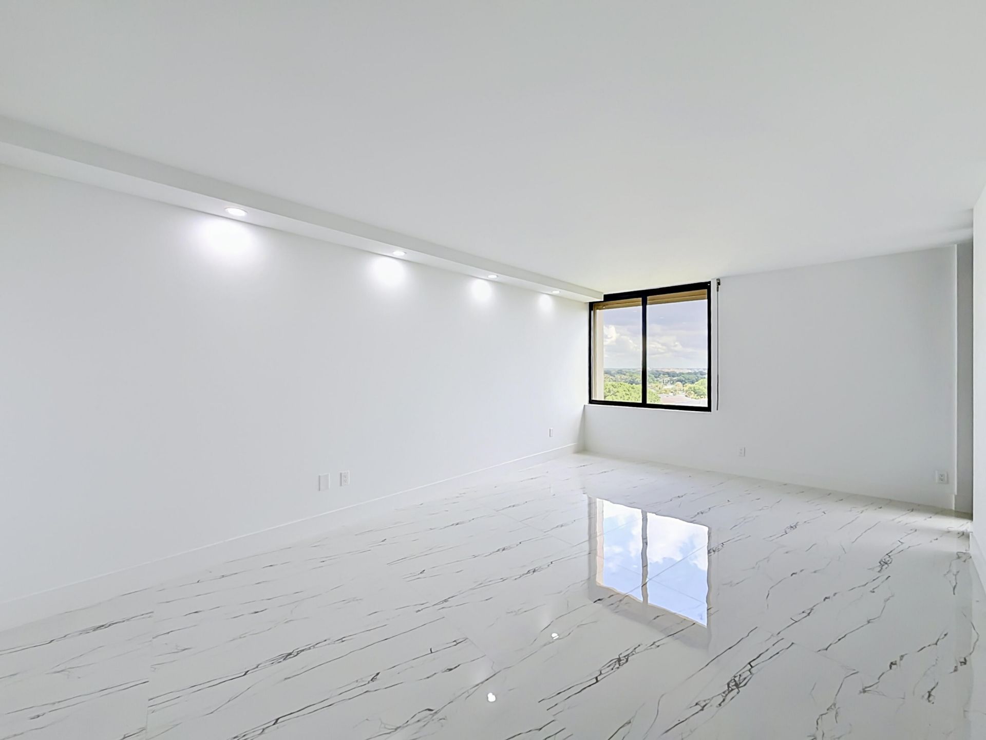 2480 Presidential Way, Unit 902, West Palm Beach, FL 33401 Photo