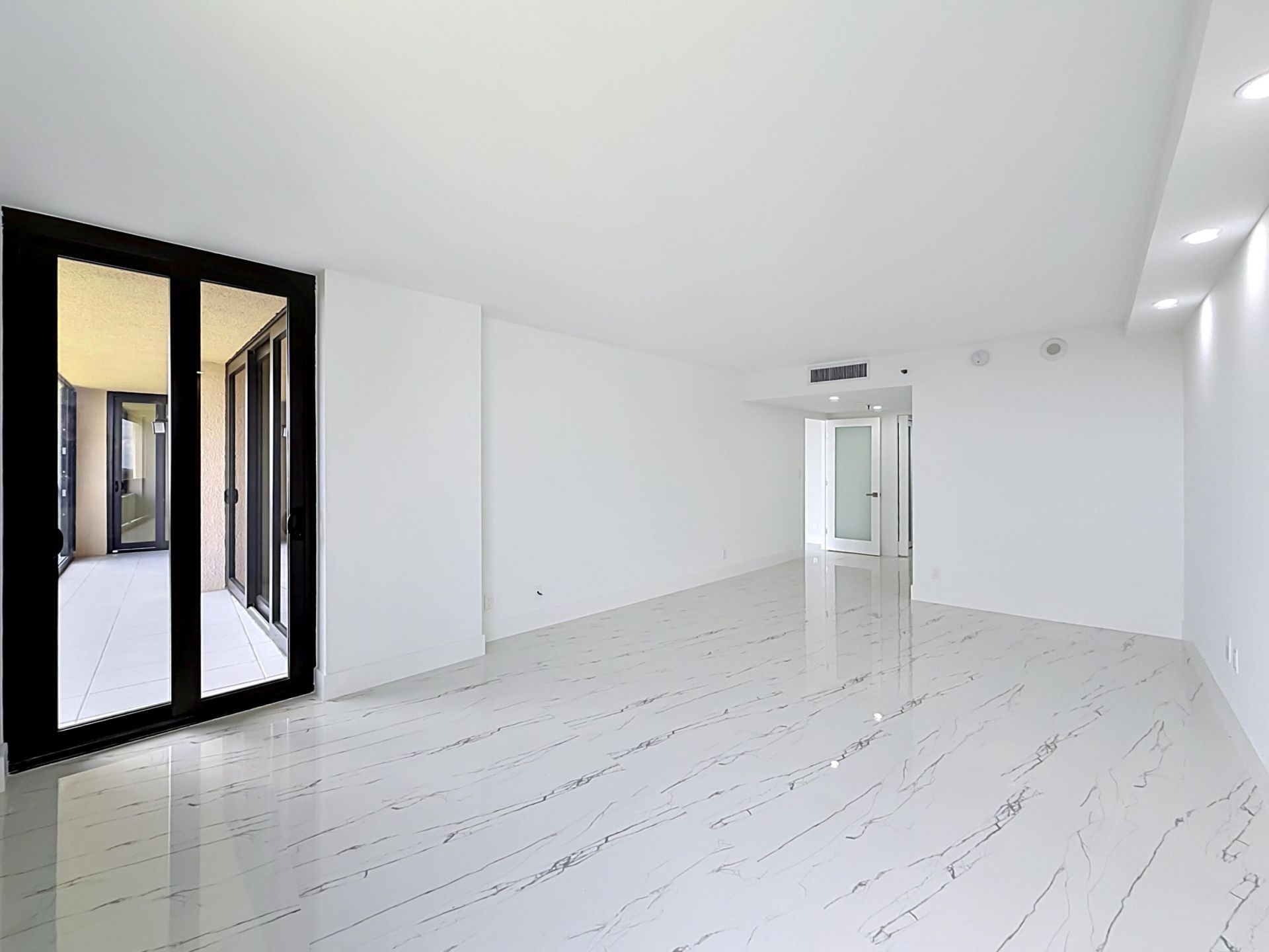 2480 Presidential Way, Unit 902, West Palm Beach, FL 33401 Photo