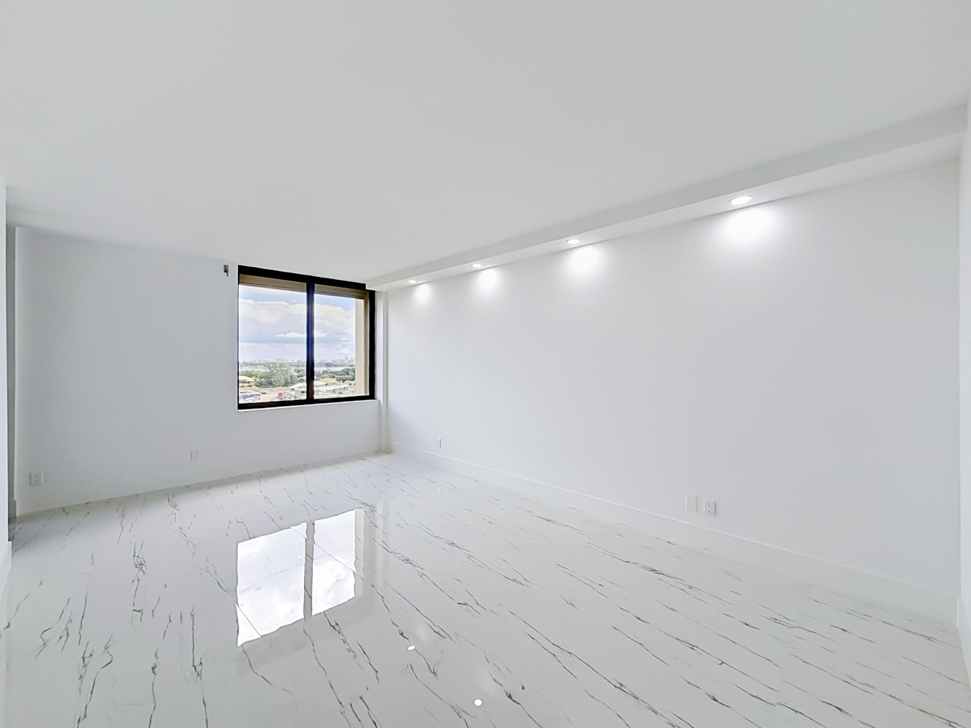 2480 Presidential Way, Unit 902, West Palm Beach, FL 33401 Photo