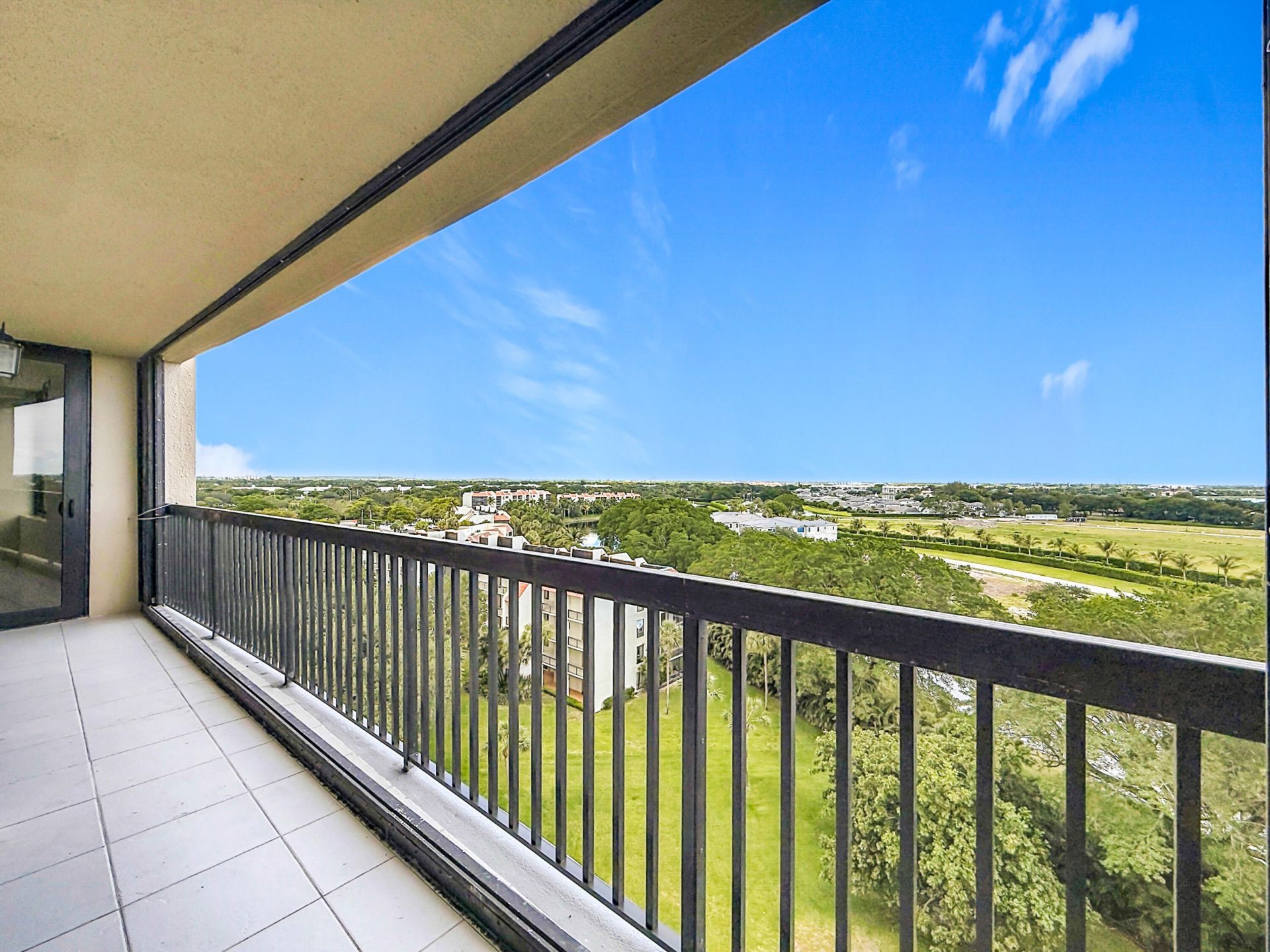 2480 Presidential Way, Unit 902, West Palm Beach, FL 33401 Photo