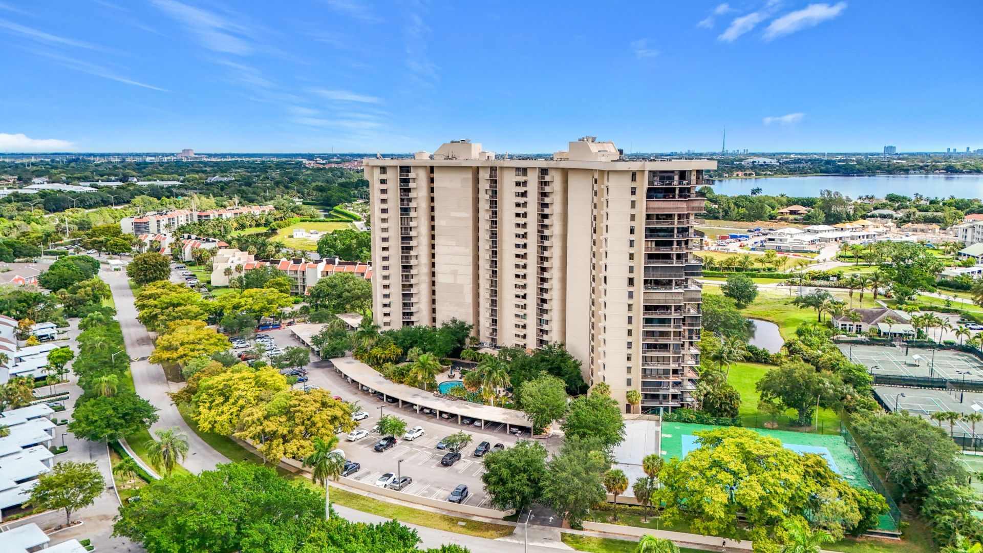 2480 Presidential Way, Unit 902, West Palm Beach, FL 33401 Photo