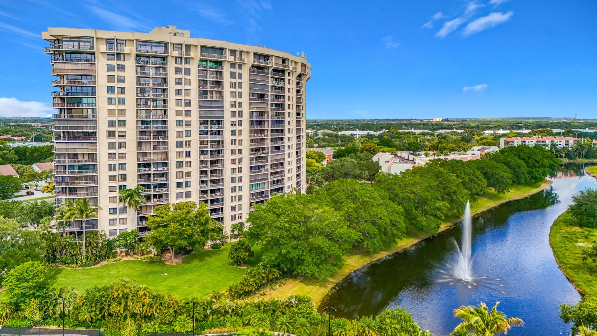 2480 Presidential Way, Unit 902, West Palm Beach, FL 33401 Photo