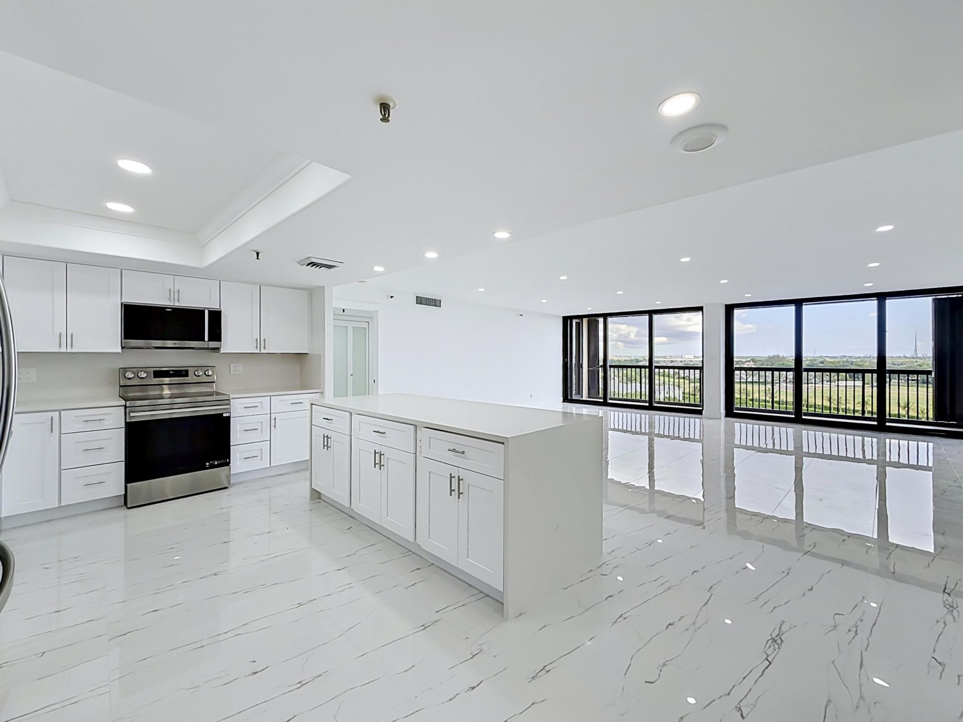 2480 Presidential Way, Unit 902, West Palm Beach, FL 33401 Photo