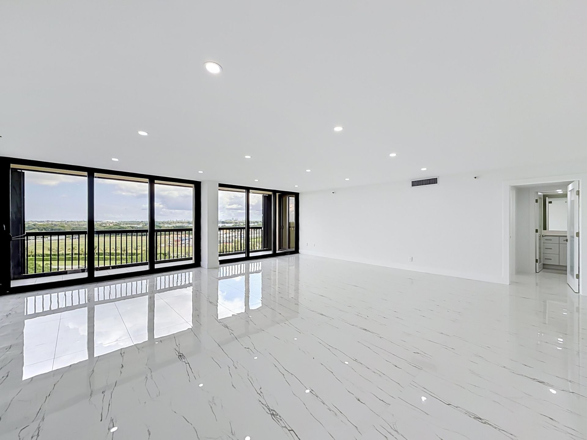 2480 Presidential Way, Unit 902, West Palm Beach, FL 33401 Photo