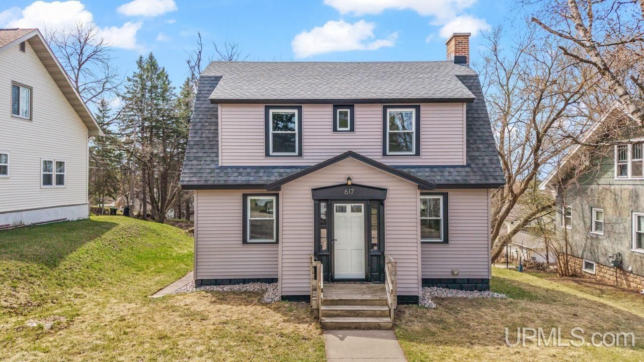 617 E E Street, Iron Mountain, MI 49801 Main Photo