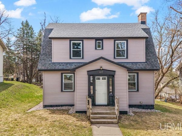 617 E E Street, Iron Mountain, MI 49801