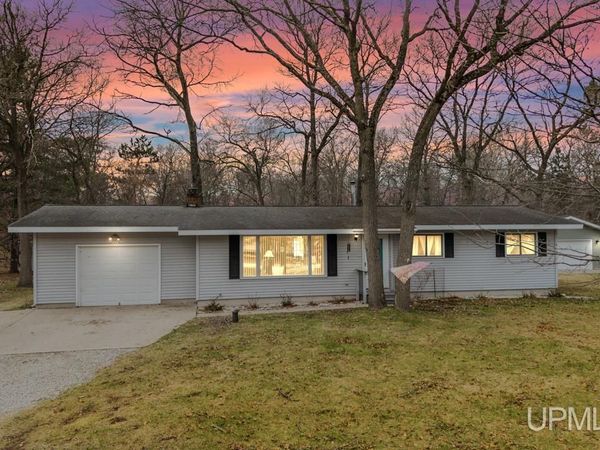 7327 S Lake Bluff 0.5 Drive, Escanaba Twp, MI 49837