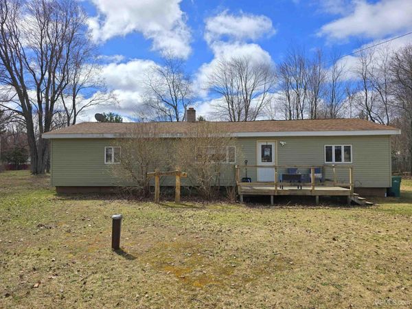 512 Meadowbrook Lane, Chocolay Twp, MI 49855